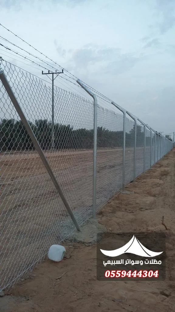 سياج شبكي بدعامات جانبية