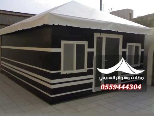 بيت شعر بسقف أبيض