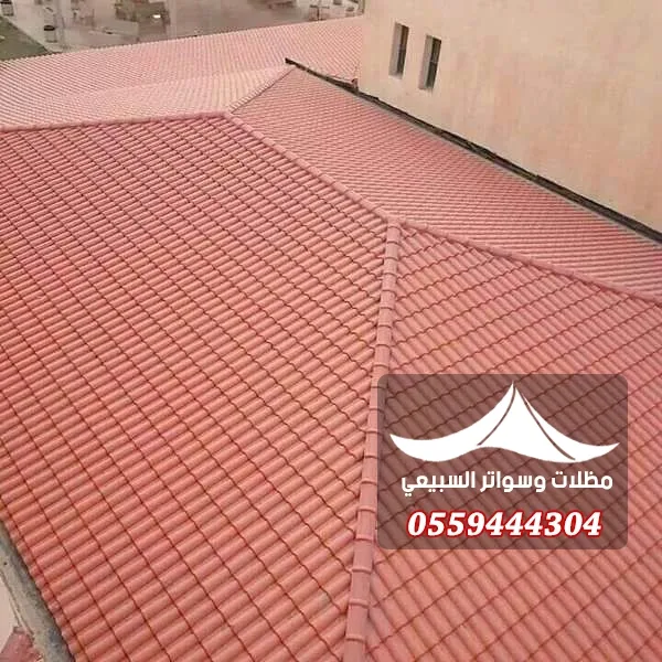 صفوف قرميد أحمر متصلة