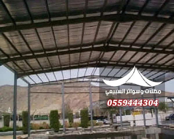 هنجر مفتوح بسقف معدني