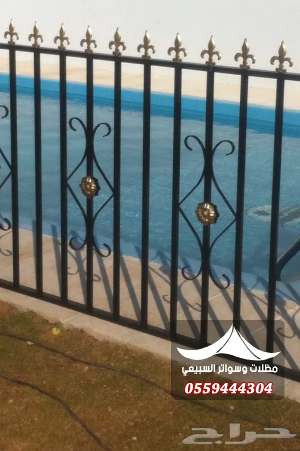 حاجز حديد أسود مزخرف