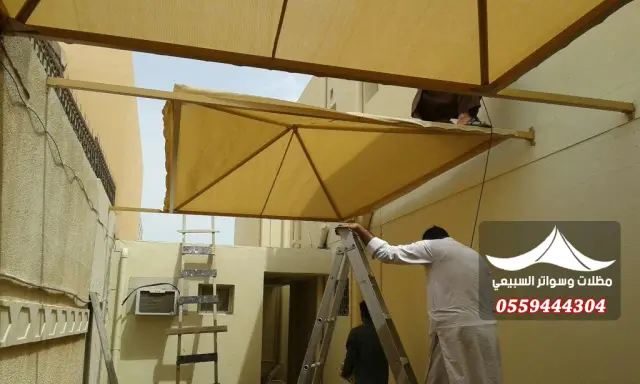 تركيب مظلة داخل ممر