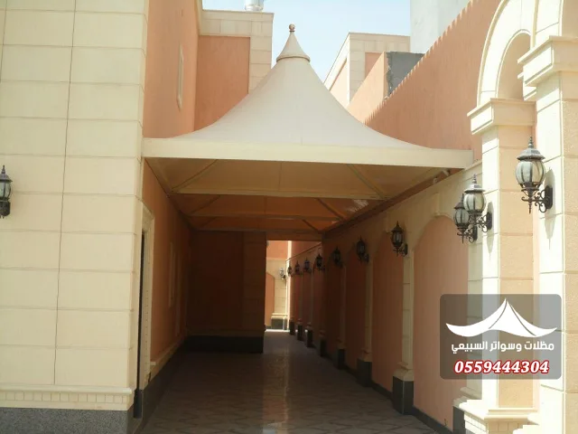 مظلة هرمية لممر المنزل