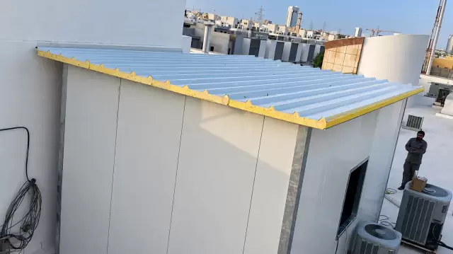 غرفة ساندويش بانل بنافذة