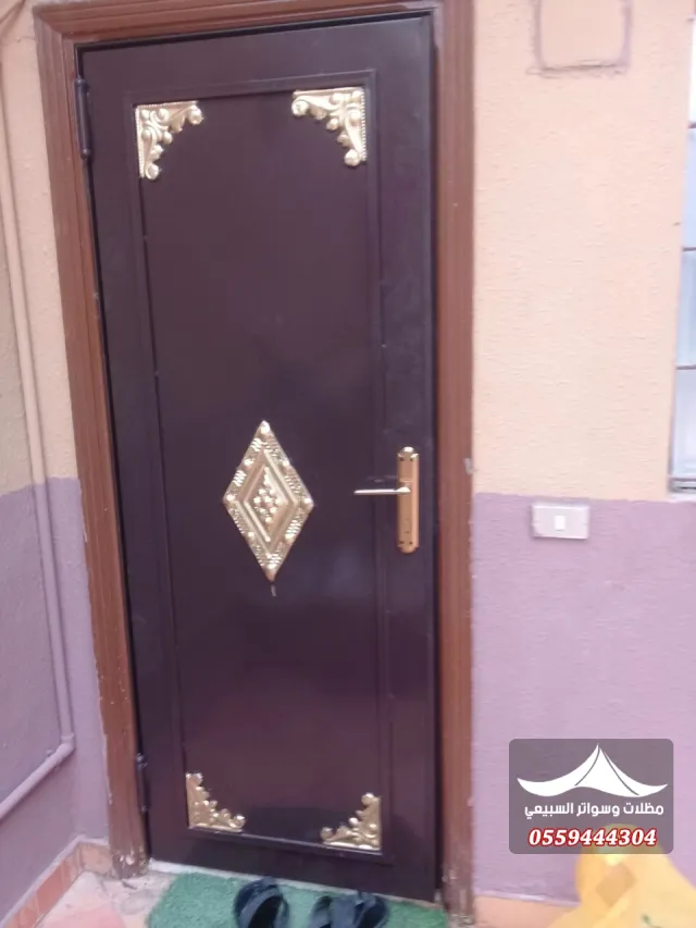 باب بني بمعين مزخرف